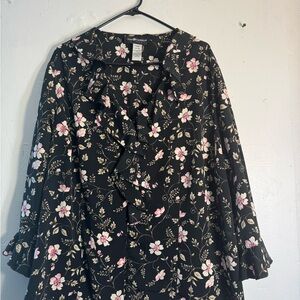 Sag Harbor Black Ruffled 3/4 Sleeve Blouse pre-owned